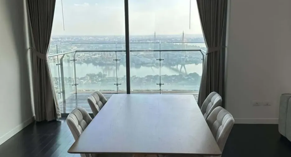 For rent 2 bedrooms condo in Yan Nawa, Bangkok