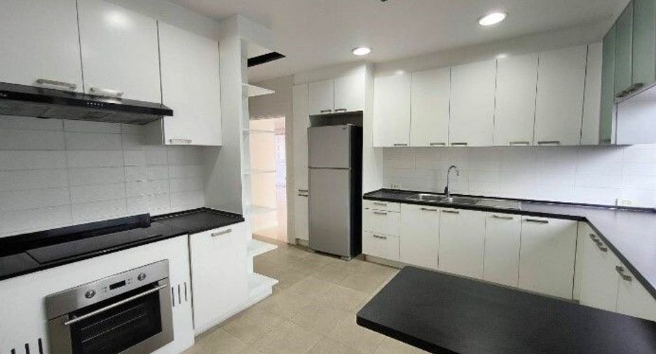For rent 4 bedrooms condo in Pathum Wan, Bangkok