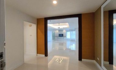 For rent 4 bedrooms condo in Pathum Wan, Bangkok
