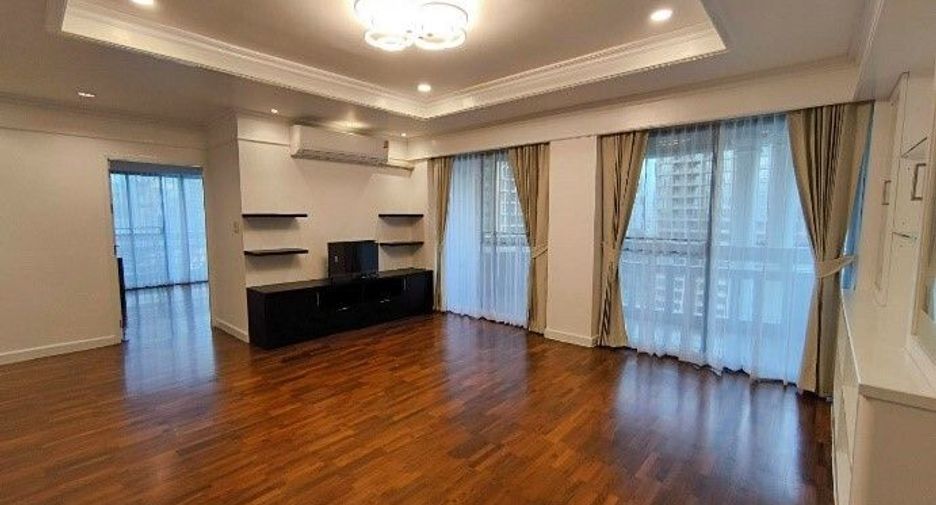 For rent 4 bedrooms condo in Pathum Wan, Bangkok