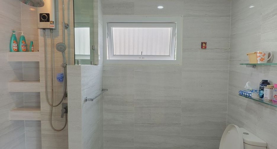 For rent 5 bedrooms house in Bang Kapi, Bangkok