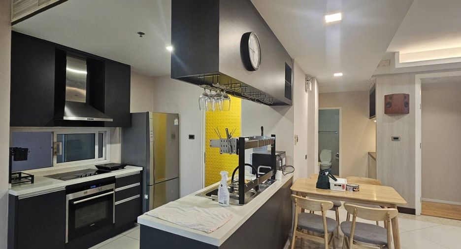 For rent 2 bedrooms condo in Sathon, Bangkok