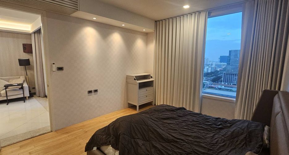 For rent 2 bedrooms condo in Sathon, Bangkok