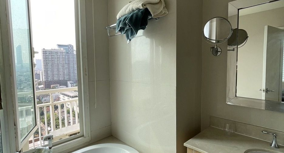 For rent 2 bedrooms condo in Sathon, Bangkok