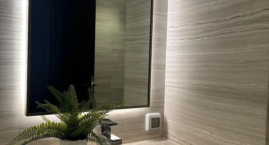 For rent 2 bedrooms condo in Khlong Toei, Bangkok