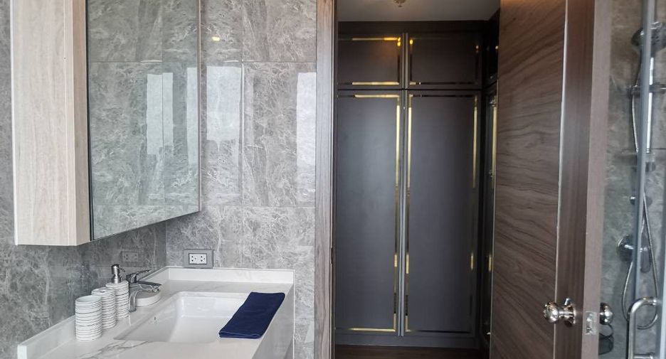 For rent 2 bedrooms condo in Huai Khwang, Bangkok