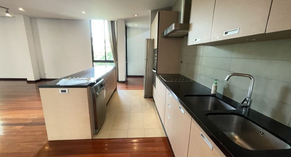 Casa en alquiler de 4 habitaciones en Watthana, Bangkok