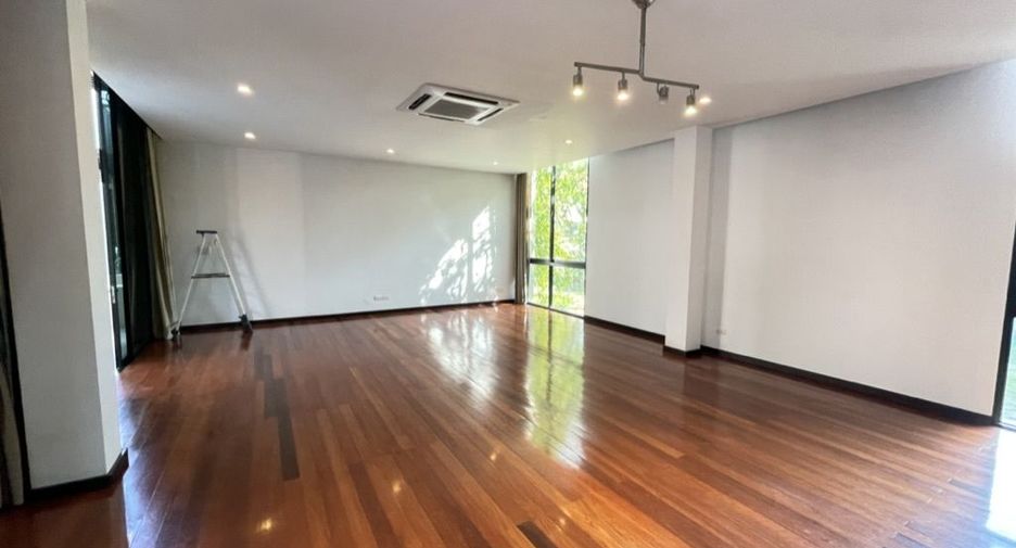 Casa en alquiler de 4 habitaciones en Watthana, Bangkok