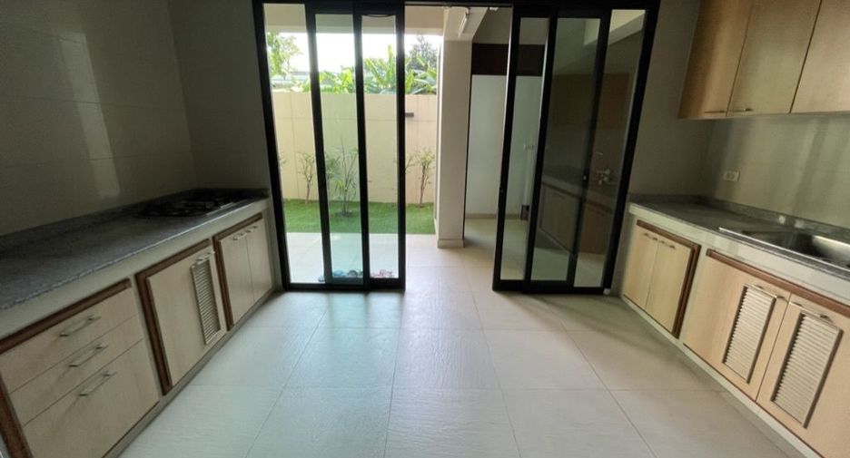 Casa en alquiler de 4 habitaciones en Watthana, Bangkok