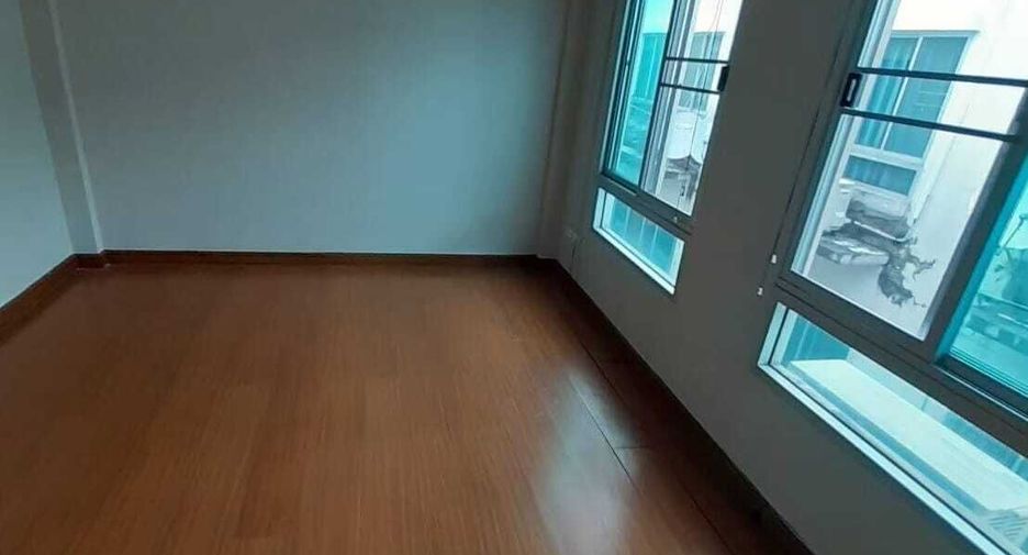 For rent 3 ベッドルーム townhouse in Chatuchak, Bangkok