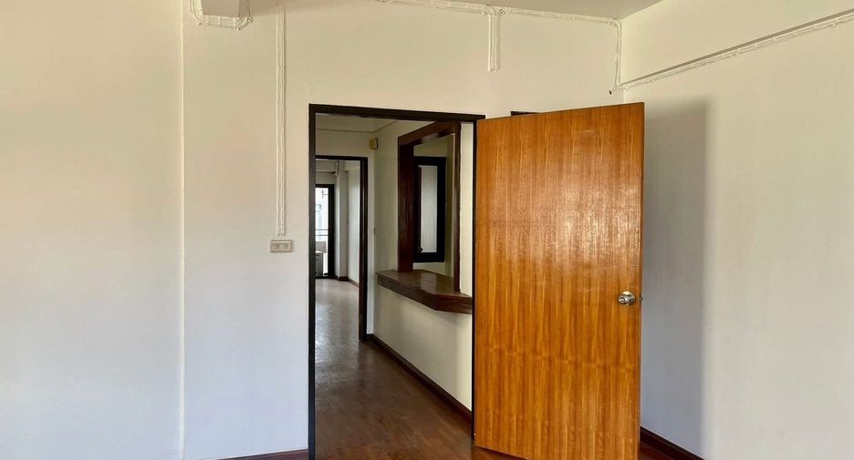 Büro zur Miete mit 8 Zimmer in Watthana, Bangkok