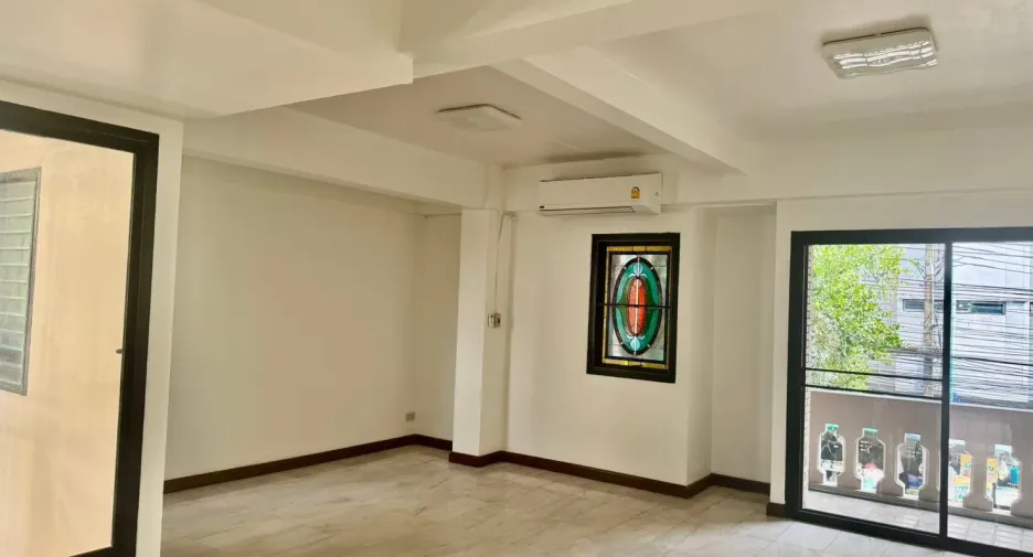 For rent 8 bedrooms office in Watthana, Bangkok