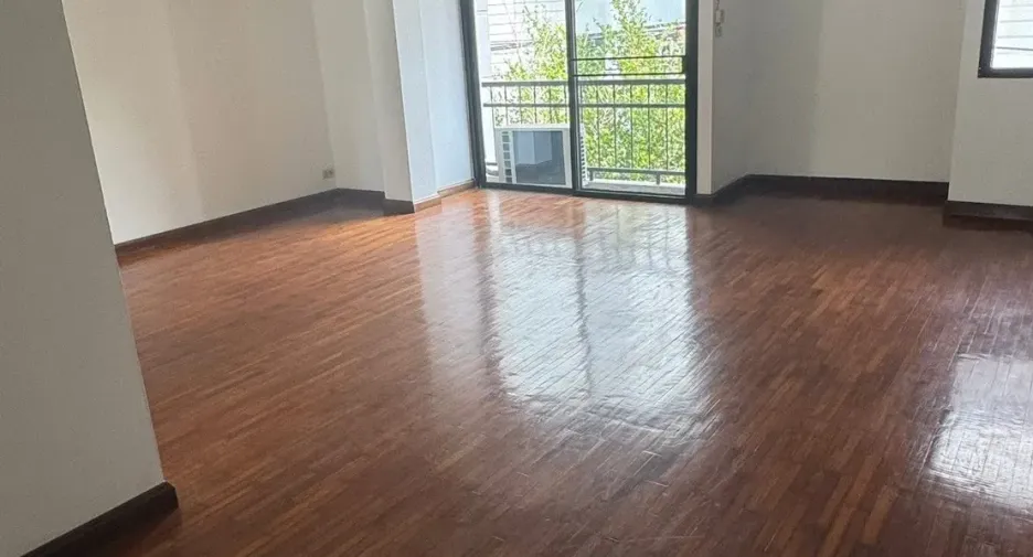 For rent 8 bedrooms office in Watthana, Bangkok