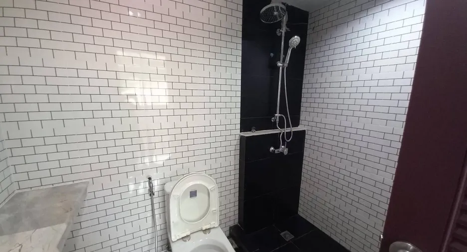 For rent 3 bedrooms townhouse in Watthana, Bangkok