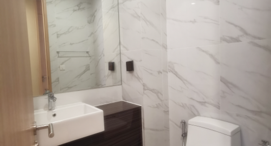 For rent 2 bedrooms condo in Watthana, Bangkok