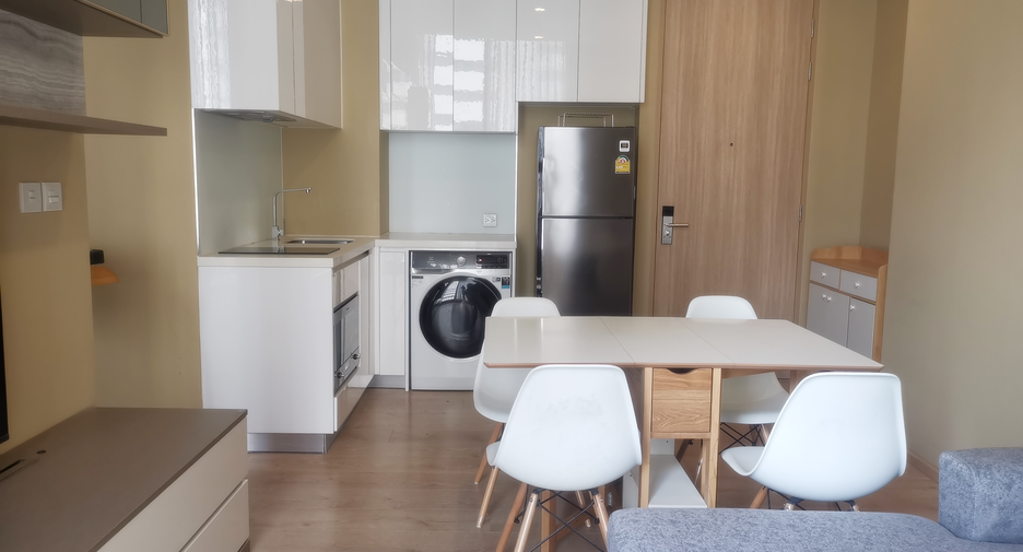 For rent 2 bedrooms condo in Watthana, Bangkok