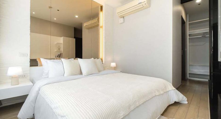 For rent 2 bedrooms condo in Pathum Wan, Bangkok