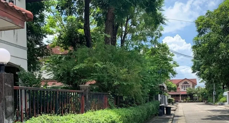 For rent 3 bedrooms house in Bang Kapi, Bangkok