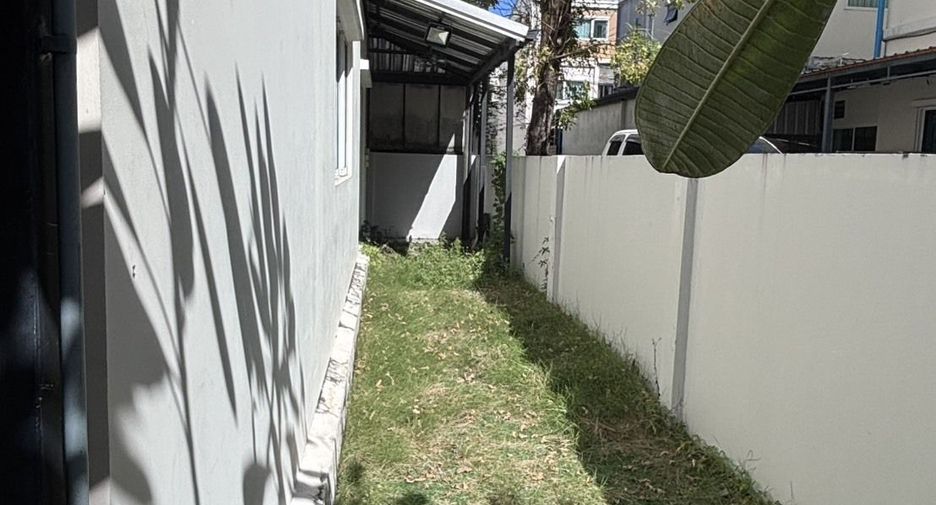 For rent 4 bedrooms townhouse in Suan Luang, Bangkok