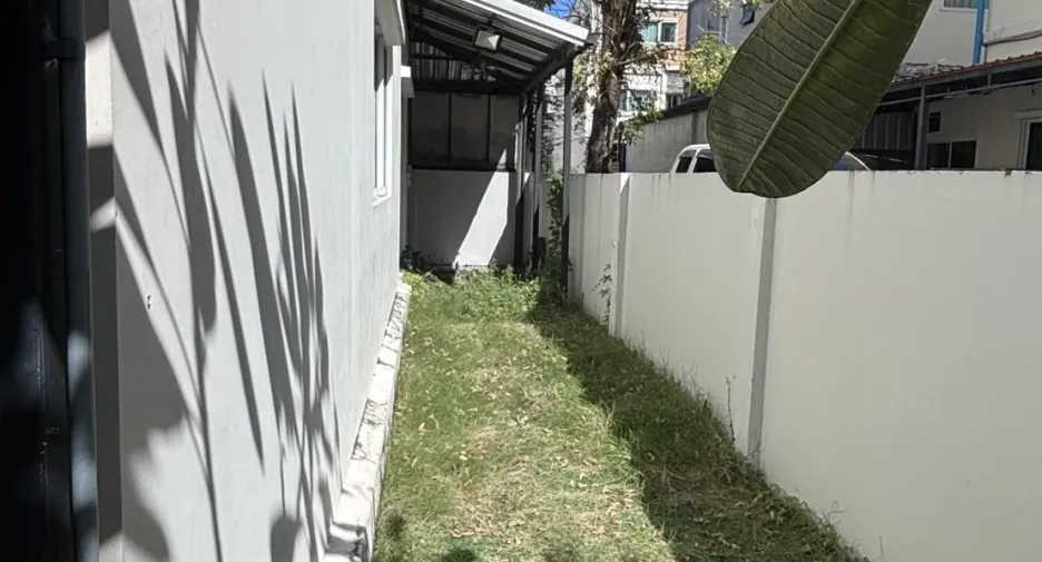 出租 4 卧室 联排别墅 在 Suan Luang, 曼谷