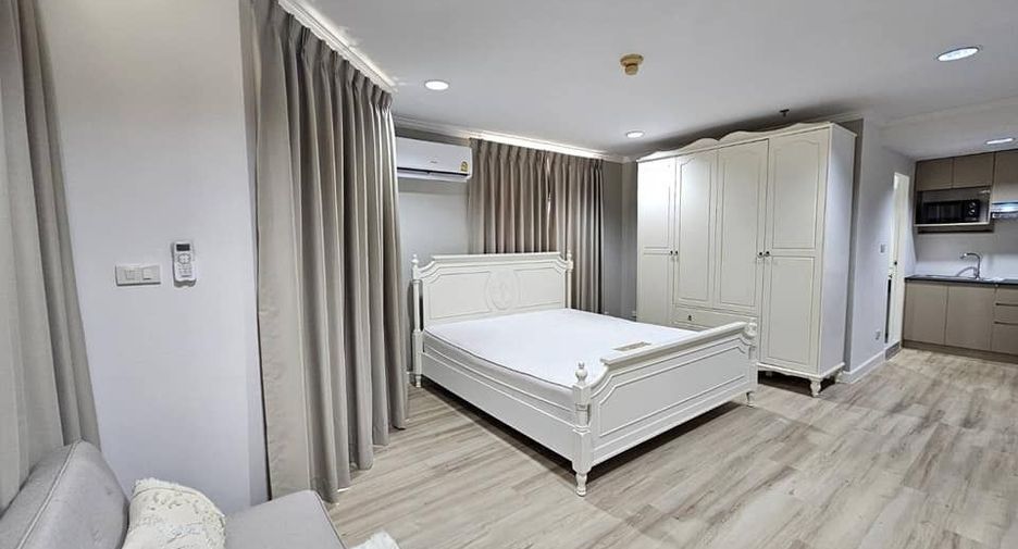 For rent studio condo in Bang Rak, Bangkok