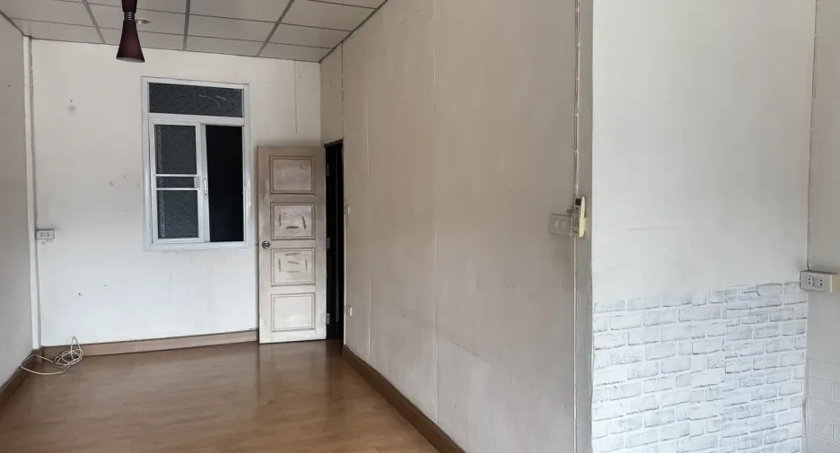 For rent 4 bedrooms retail Space in Bang Na, Bangkok