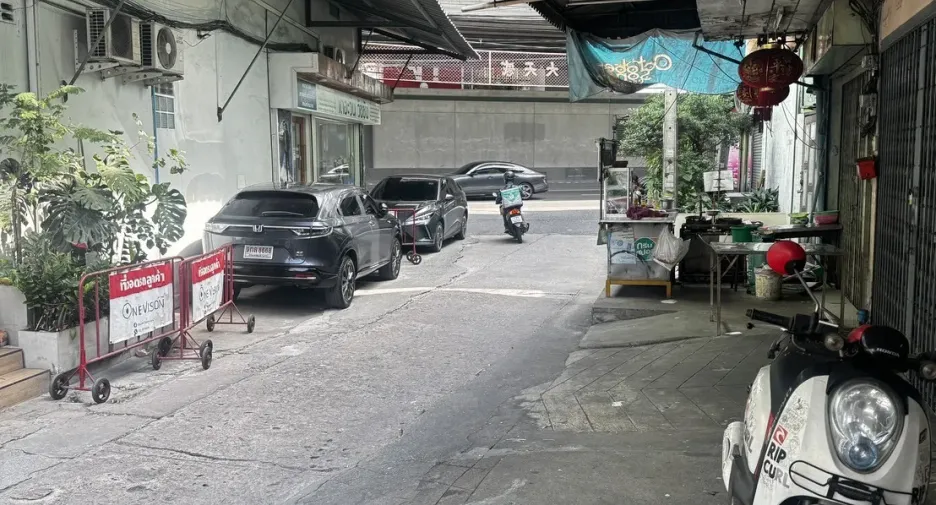 For rent 4 bedrooms retail Space in Bang Na, Bangkok