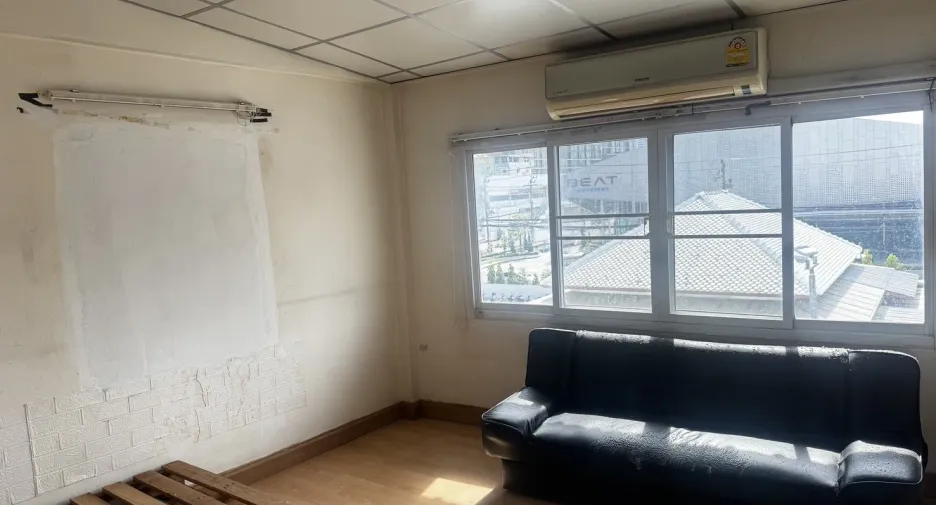 For rent 4 bedrooms retail Space in Bang Na, Bangkok