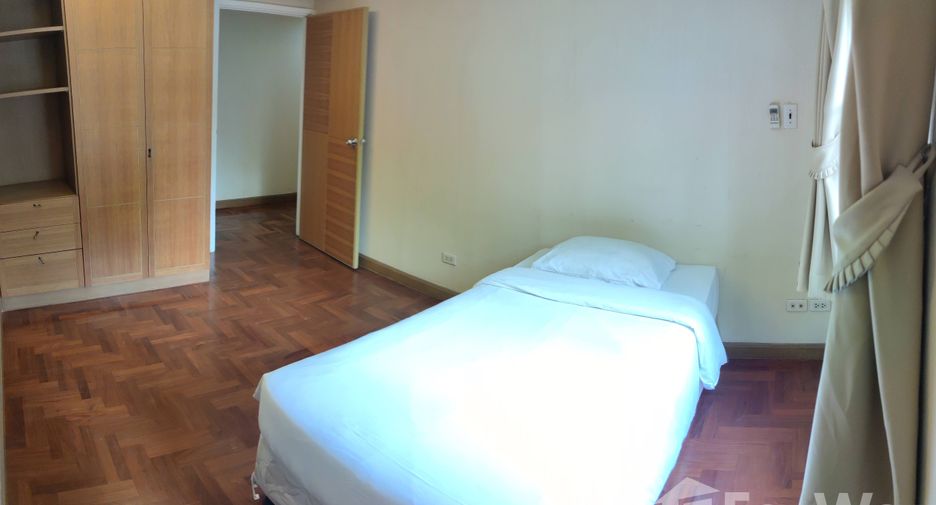 For rent 3 bedrooms condo in Yan Nawa, Bangkok