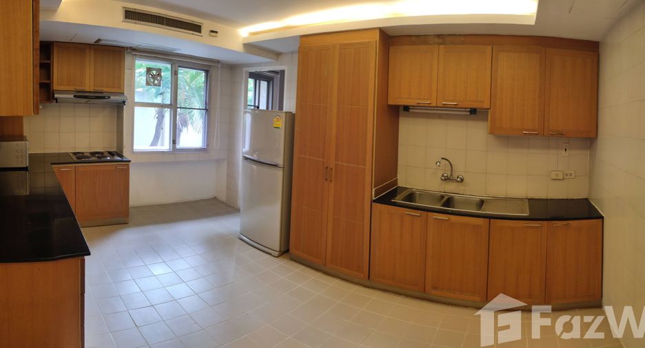 For rent 3 bedrooms condo in Yan Nawa, Bangkok