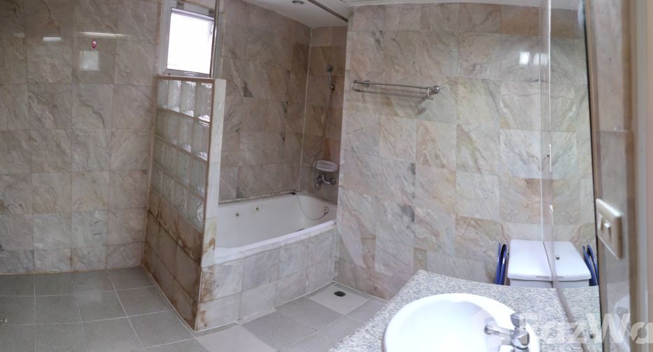 For rent 3 bedrooms condo in Yan Nawa, Bangkok
