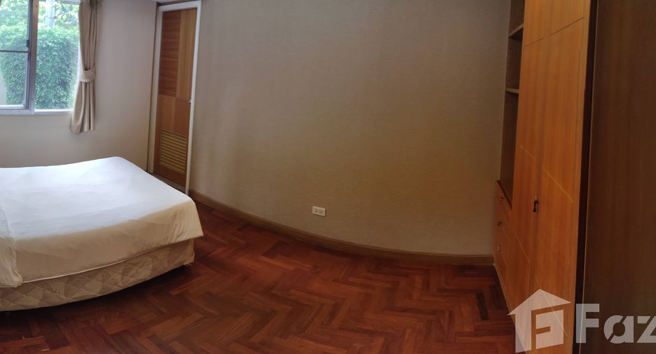 For rent 3 bedrooms condo in Yan Nawa, Bangkok