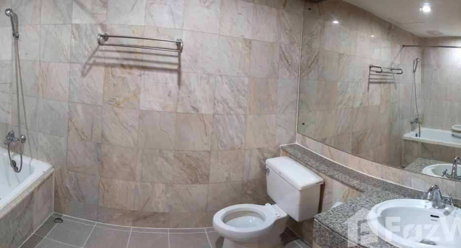 For rent 3 bedrooms condo in Yan Nawa, Bangkok