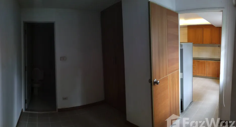 For rent 3 bedrooms condo in Yan Nawa, Bangkok