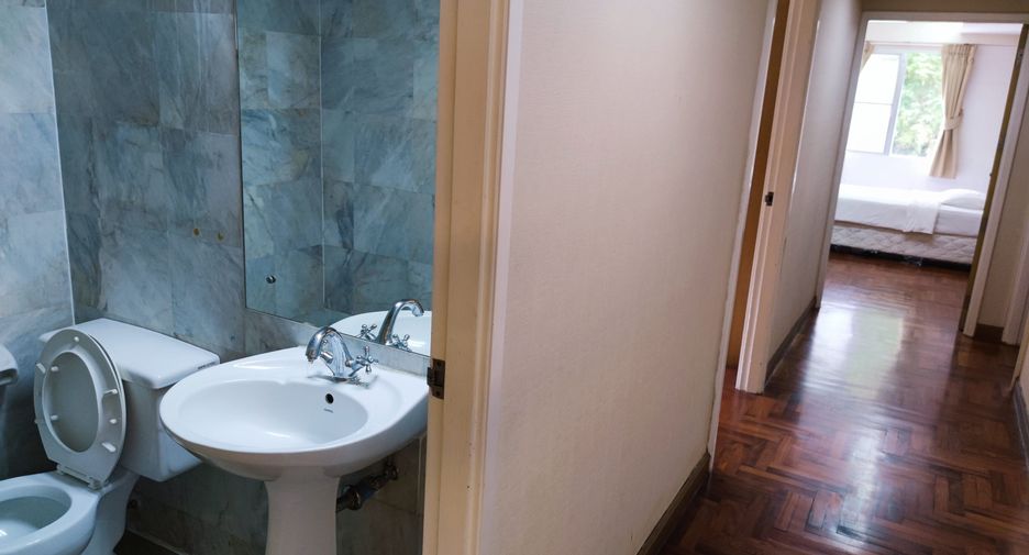 For rent 3 bedrooms condo in Yan Nawa, Bangkok