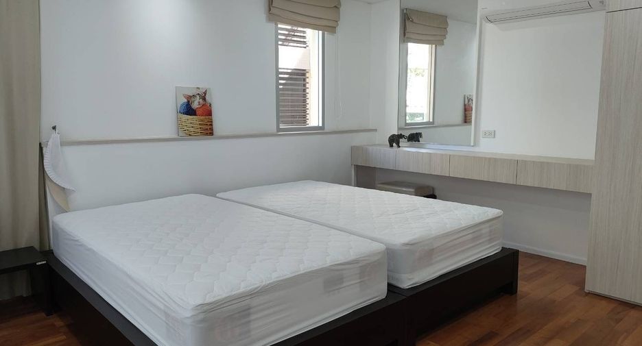 For rent 3 bedrooms condo in Watthana, Bangkok