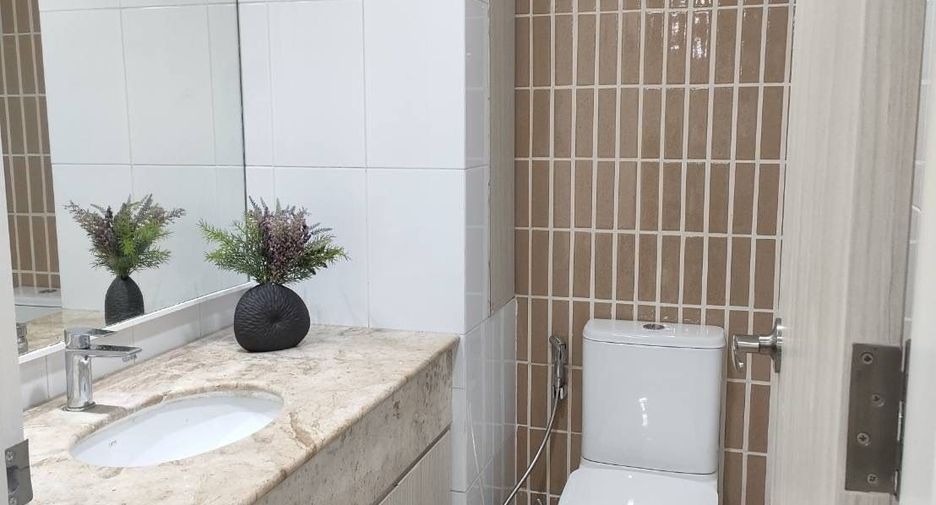 For rent 3 bedrooms condo in Watthana, Bangkok