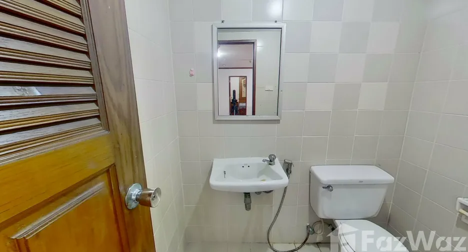 For rent 4 bedrooms condo in Watthana, Bangkok