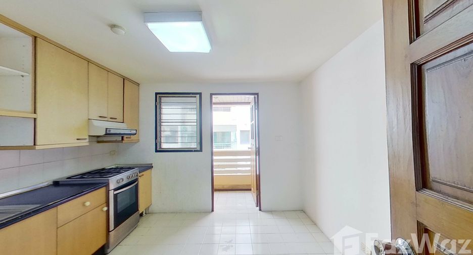For rent 4 bedrooms condo in Watthana, Bangkok