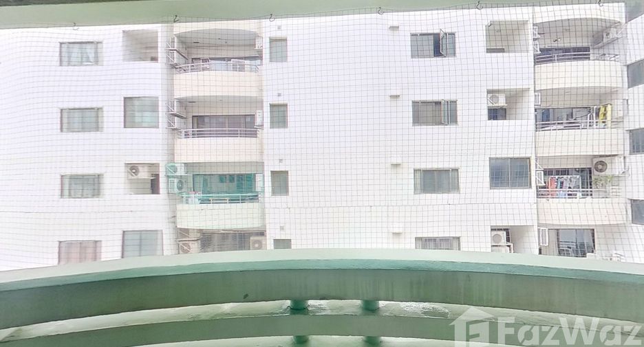 For rent 4 bedrooms condo in Watthana, Bangkok