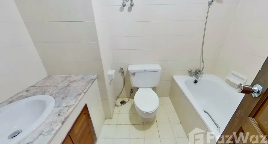 For rent 4 bedrooms condo in Watthana, Bangkok