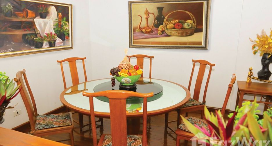 For rent 4 bedrooms condo in Watthana, Bangkok
