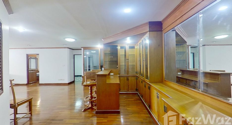 For rent 4 bedrooms condo in Watthana, Bangkok