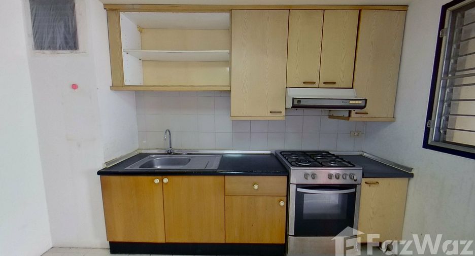 For rent 4 bedrooms condo in Watthana, Bangkok