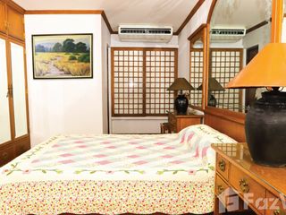 For rent 4 bedrooms condo in Watthana, Bangkok