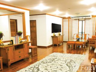For rent 4 bedrooms condo in Watthana, Bangkok