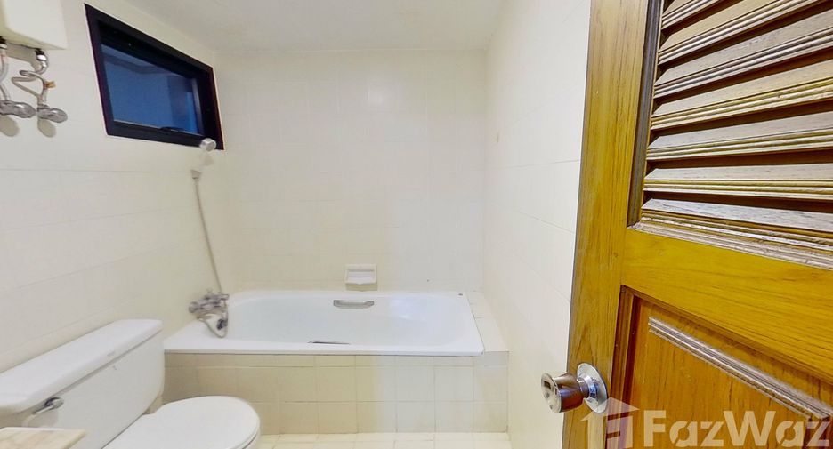 For rent 4 bedrooms condo in Watthana, Bangkok