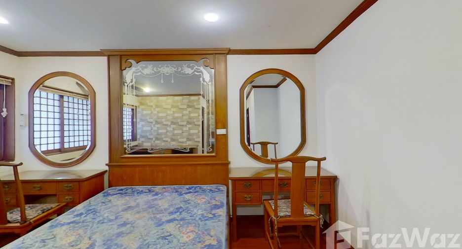 For rent 4 bedrooms condo in Watthana, Bangkok