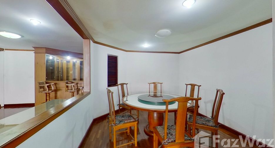 For rent 4 bedrooms condo in Watthana, Bangkok