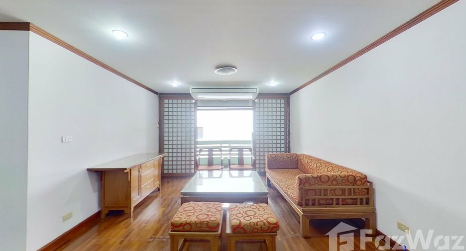 For rent 4 bedrooms condo in Watthana, Bangkok